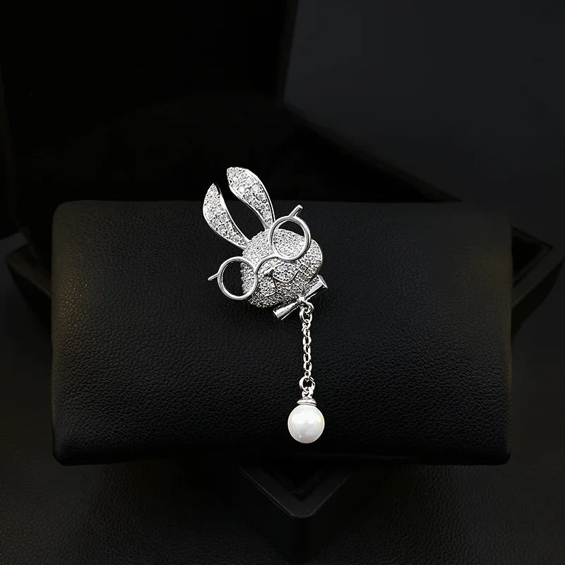 Glasses Rabbit Brooch Exquisite Bunny Lapel Pin for Women Luxury Elegant Alloy Jewelry Gift for Shawl Coat Bag Backpack Decor