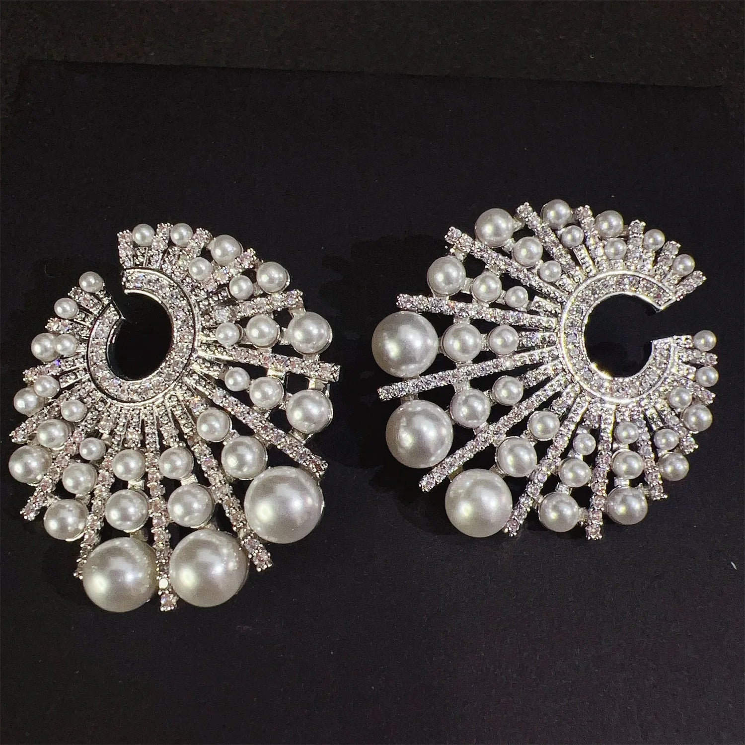 Elegant Artistic Pearl Earrings Women's Clothing Light Luxury Jewelry Accessories Suitable for Wedding Bridal Holiday Gifts E372