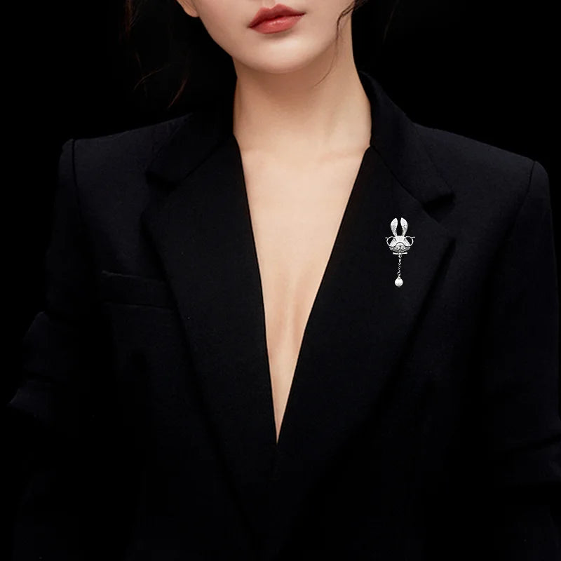 Glasses Rabbit Brooch Exquisite Bunny Lapel Pin for Women Luxury Elegant Alloy Jewelry Gift for Shawl Coat Bag Backpack Decor